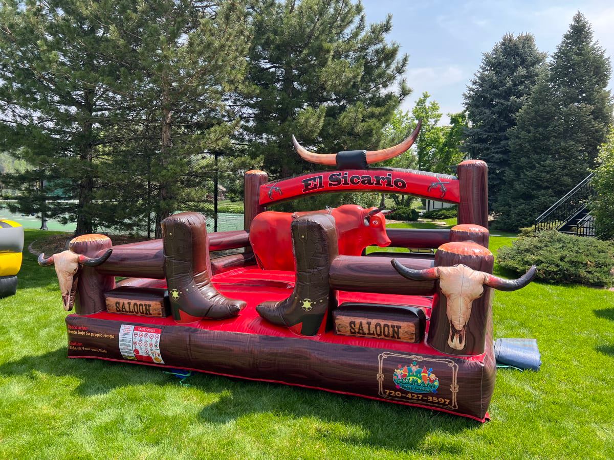 Red mechanical bull el sicario